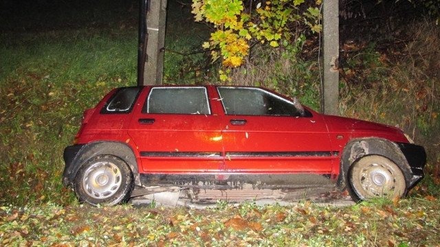 Do rowu oraz w płot po pijanemu i bez prawka – FOTO