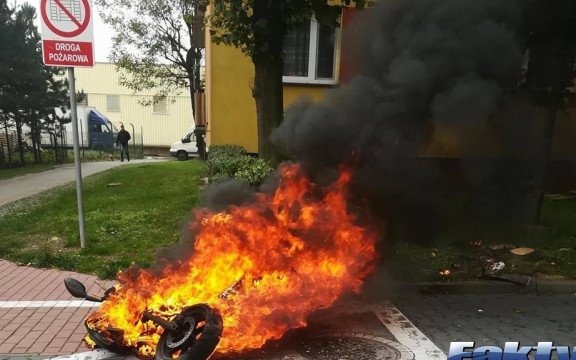 Skuter spłonął na Zasolu – FOTO