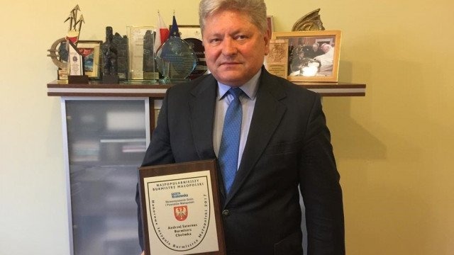 Andrzej Saternus z honorowymi insygniami