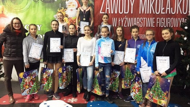 Łyżwiarze na turnieju mikołajkowym – FOTO