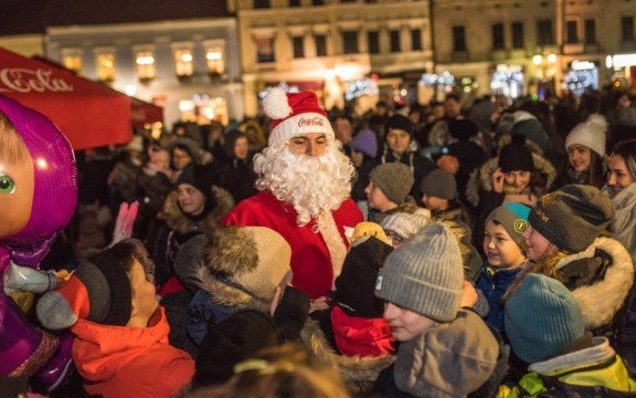 Świąteczna ciężarówka Coca-Coli była w Oświęcimiu – FILM, FOTO