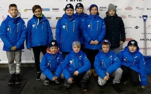 Zawodnicy Unii wraz z kolegami z innych klubów trzeci w turnieju