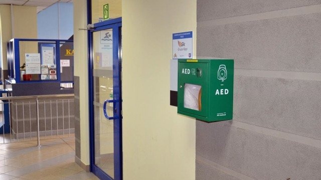 Defibrylator na basenie