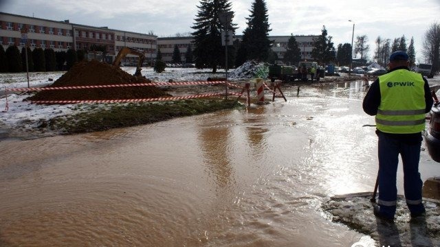 Przewiercili magistralę wodociągową