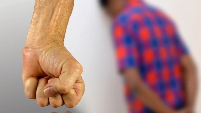 16-latkowie pobili rówieśnika i złamali mu żuchwę