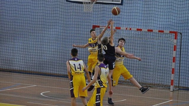 Zwycięstwo i porażka kadetów Kadeta