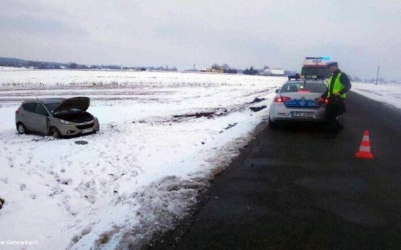 Dachował z dziećmi na pokładzie