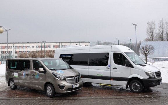 Dwa nowe samochody dla osób niepełnosprawnych – FOTO