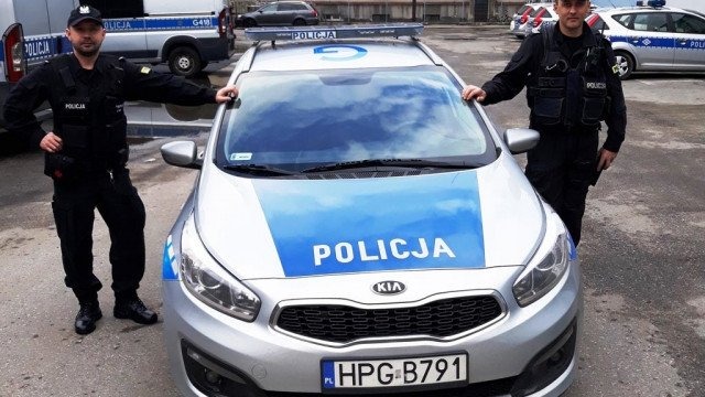 Bohaterowie w niebieskich mundurach uratowali ludzkie życie