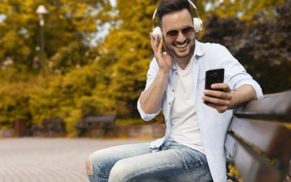 Jak sprawdzić do kogo należy numer telefonu komórkowego?