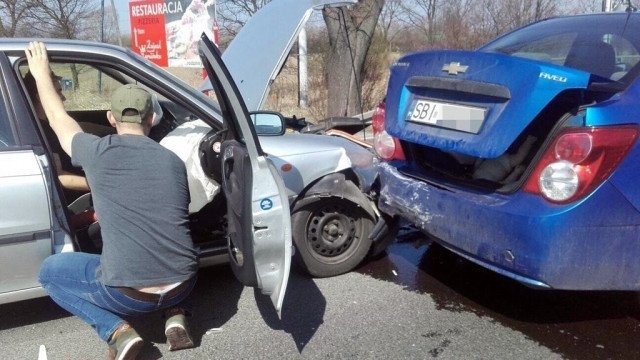 Zderzenie w Łękach. Droga jest nieprzejezdna – FOTO