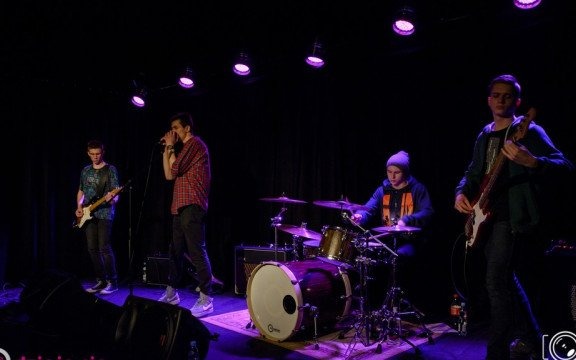 Deep Shadow w półmroku – FOTO