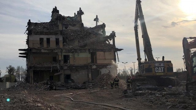 Pożar byłego hotelu „Glob”. Strażacy w akcji – FILM, FOTO