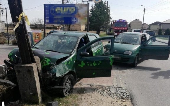 Ukradł samochód, rozbił go i uciekł. Jest już w rękach policji