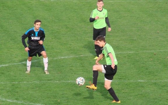 W dziesiątkę, bez nominalnego bramkarza i tymczasowym trenerem zremisowali w Brzeszczach