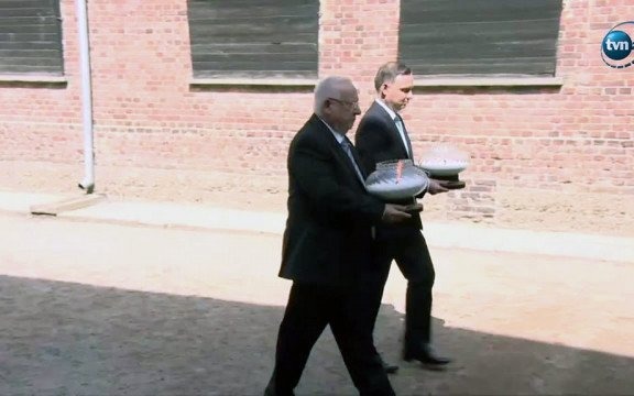 Prezydenci Polski i Izraela oddali hołd pomordowanym w Auschwitz-Birkenau – FILM