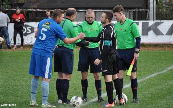 Górnik zasłużenie wysoko wygrał i nadal trzyma kontakt z liderem