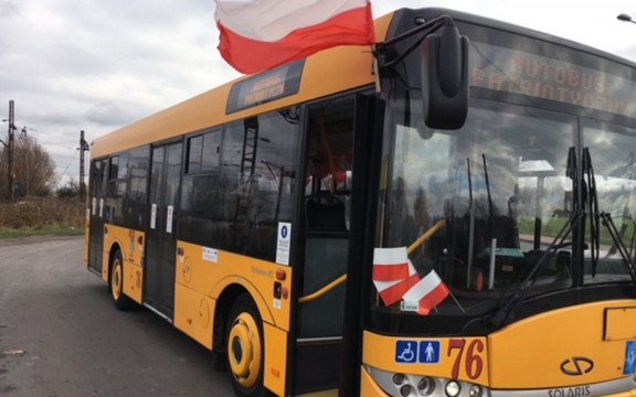 W autobusie usłyszycie patriotyczne pieśni