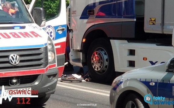 Tir potrącił rowerzystkę. Utrudnienia na krajówce – FOTO