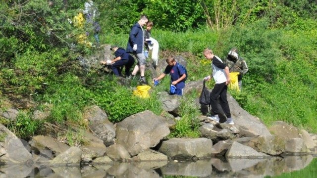 Pół tysiąca osób sprzątało gminę – FILM, FOTO