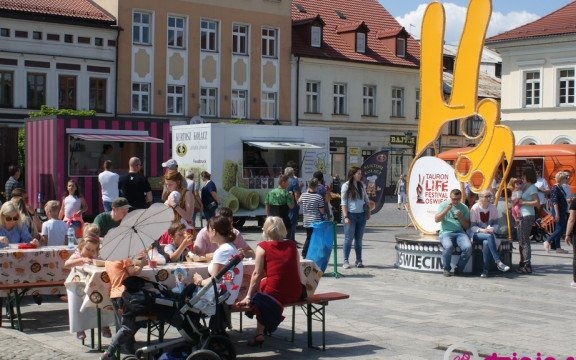 Food trucki opanowały rynek – FILM, FOTO