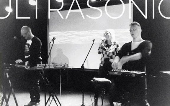 Ultrasonic w Cafe Bergson