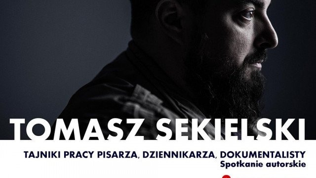 Tomasz Sekielski podczas Nocy Bibliotek