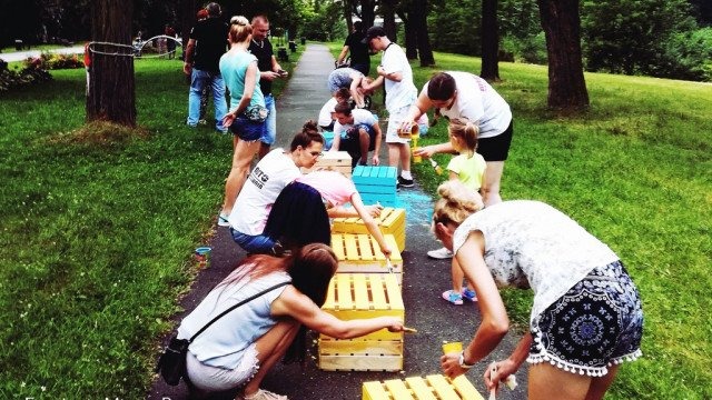 Rąk do malowania nie brakowało. Strefa Wypoczynku gotowa – FOTO