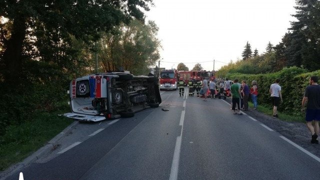 Wypadek z udziałem karetki pogotowia. Jechała na sygnałach