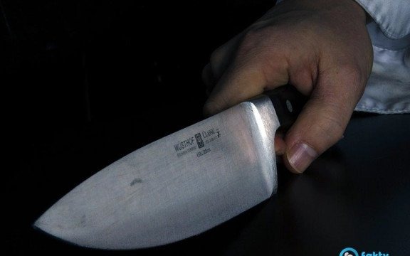 Brat dźgnął nożem bliźniaka