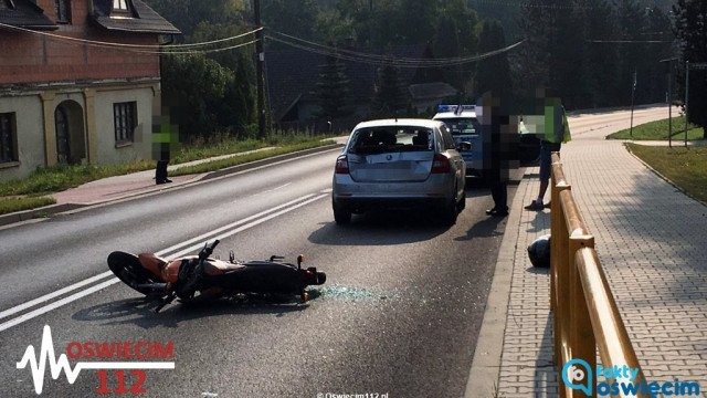 Nie wyhamował przed samochodem – FOTO