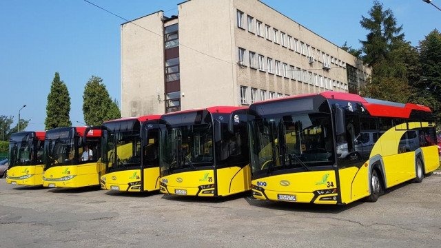 Kolejne pięć solarisów służy pasażerom