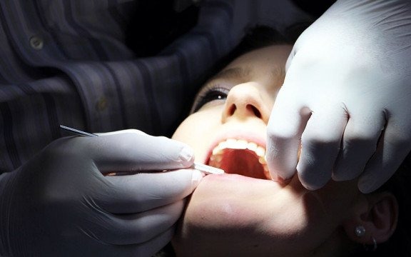 Opieka stomatologiczna a cukrzyca – co trzeba wiedzieć ?