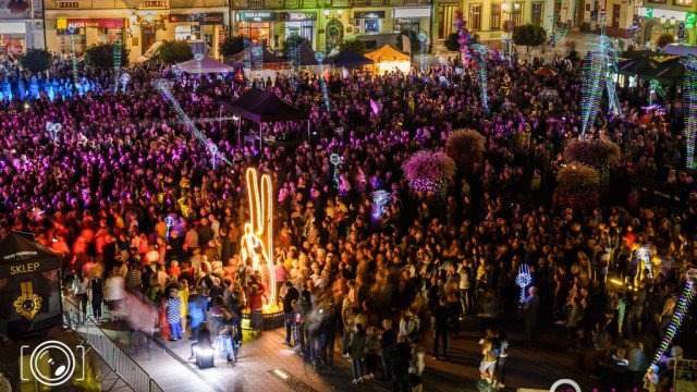 Golec uOrkiestra i Krzywa Alternatywa w sercu Oświęcimia – FOTO