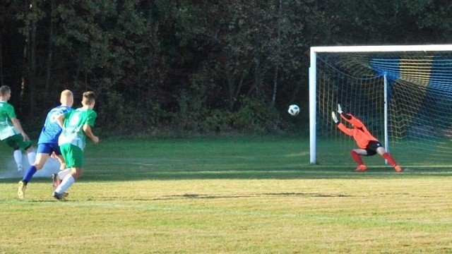 Grali tylko jedną połowę