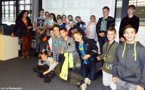 Uczniowie “Dwójki” na spotkaniu z Katarzyną Ryrych – FOTO