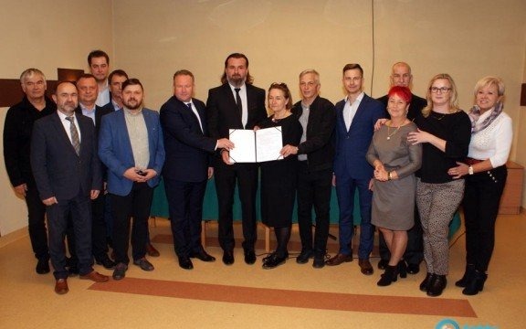 Prawo i Sprawiedliwość straciło władzę w powiecie – FILM, FOTO