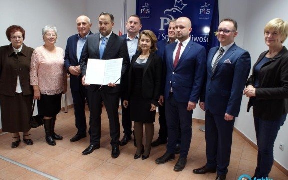 Koalicja rajców w Brzeszczach. Uroda popiera Adamczyka – FILM