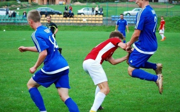 Niwa przegrała w końcówce. Były ładne gole