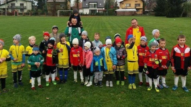 Mali piłkarze z gminy Brzeszcze pożegnali jesień turniejem