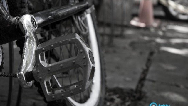 Nastolatek zjechał z chodnika wprost przed samochód