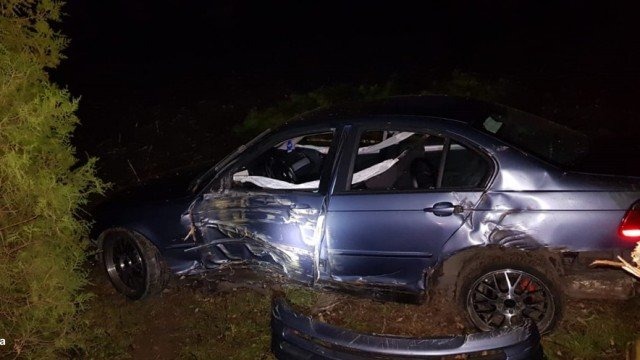 Skasował płot, drzewo i BMW – FOTO