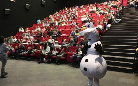 Setka dzieciaków przyszła do Olafa – FOTO