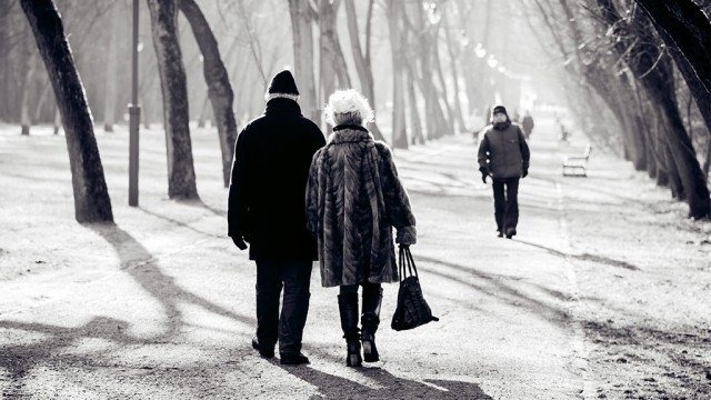 Uratowali 63-latkę przed zamarznięciem