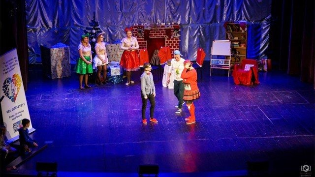 “Ratujmy święta”, czyli spektakl podczas jarmarku MOWP – FILM