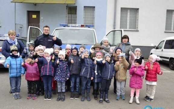 Dzieciaki ze Smolic odwiedziły policjantów – FILM, FOTO