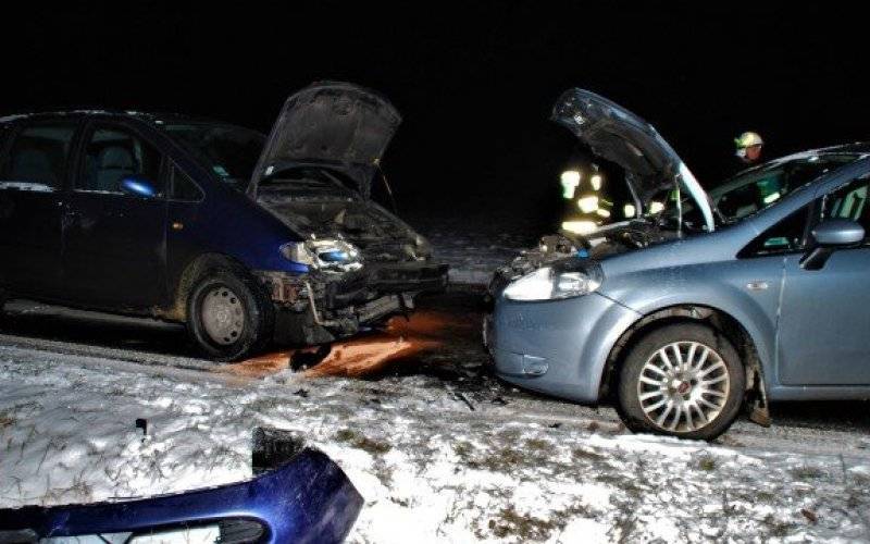 Śnieżne stłuczki na białych drogach – FILM, FOTO