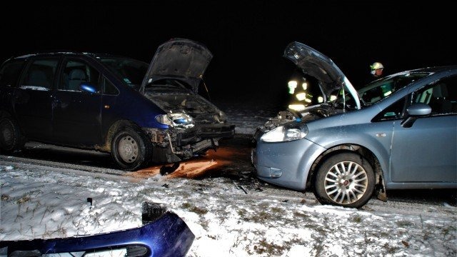 Śnieżne stłuczki na białych drogach – FILM, FOTO