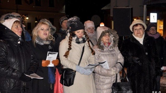 Wspólnie kolędowali na rynku – FOTO