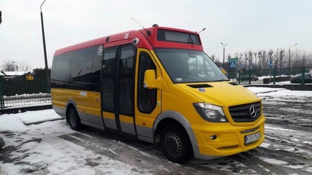 Nowy mercedes jeździ po ulicach powiatu – FOTO